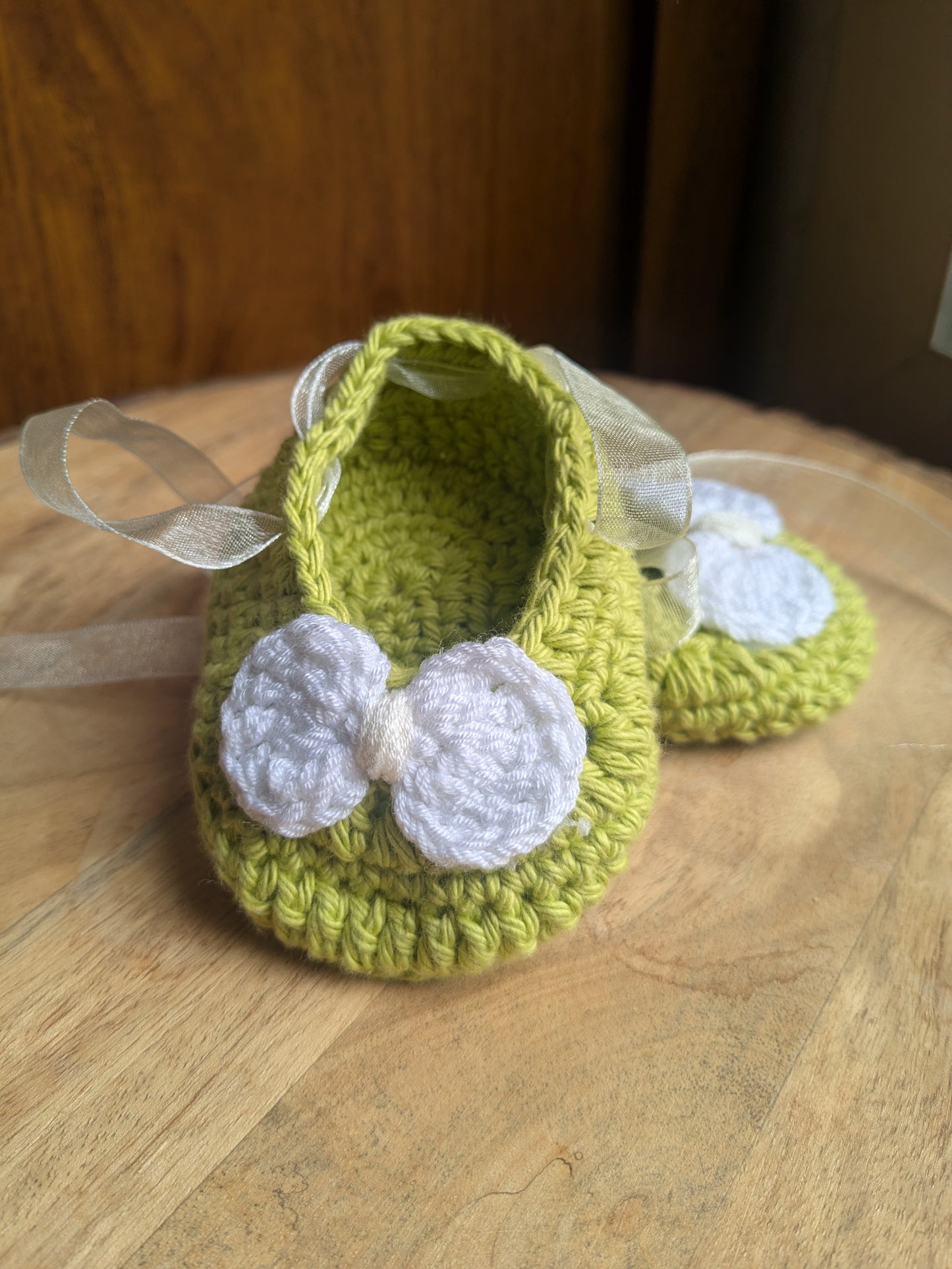Green Crochet Baby booties with bow