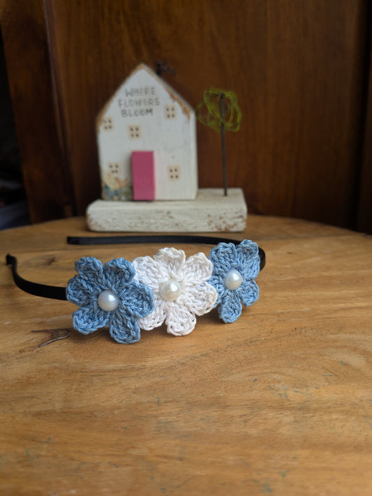 Blue Fairy - hairband with blue and white crochet flowers