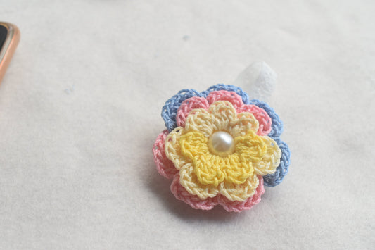 Candybar - Crochet flower hairclip