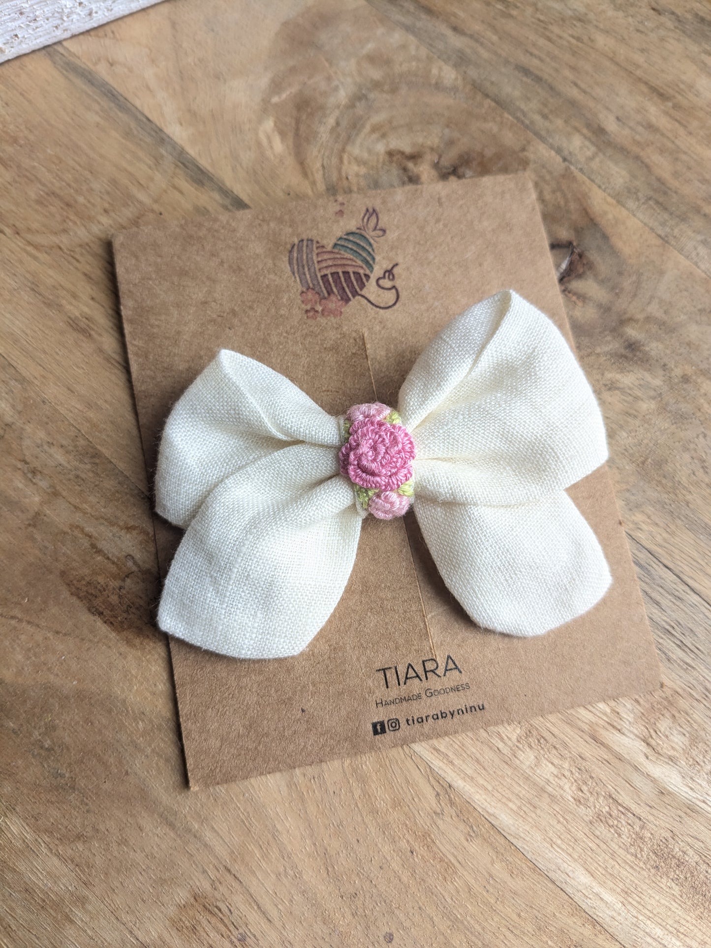 Embroidered sailor bow clip