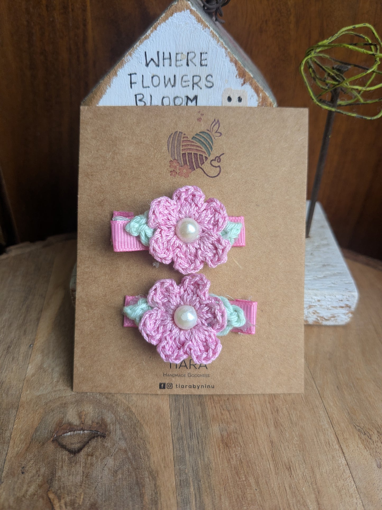 Lilac - set of 2 crochet flower clips