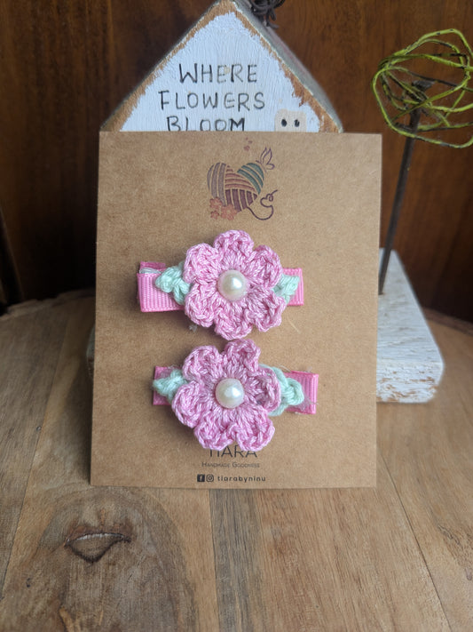 Lilac - set of 2 crochet flower clips